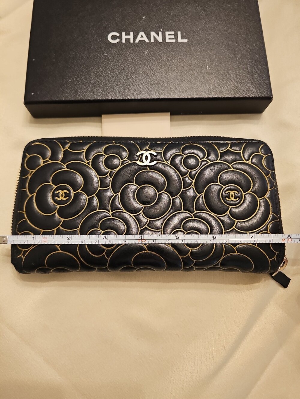 CHANEL Camellia Leather Wallet - Picture 9 of 9